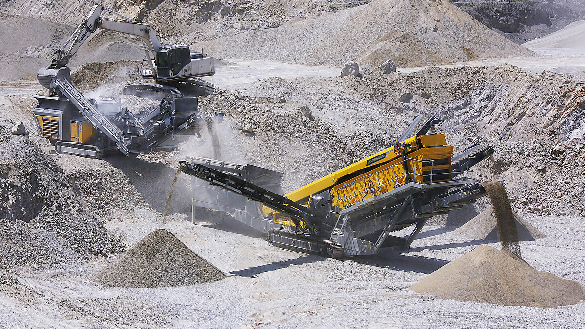 Crushing aggregates for concrete and asphalt production with a RM 100GO! and a RM MSC8500M incline screen