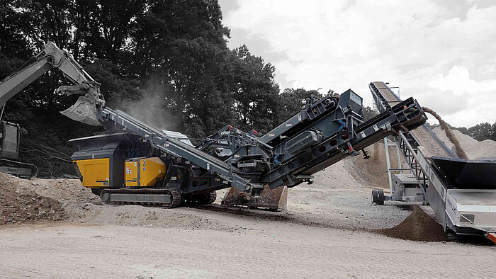 Crushing concrete with a RM 100GO! Compact Crusher