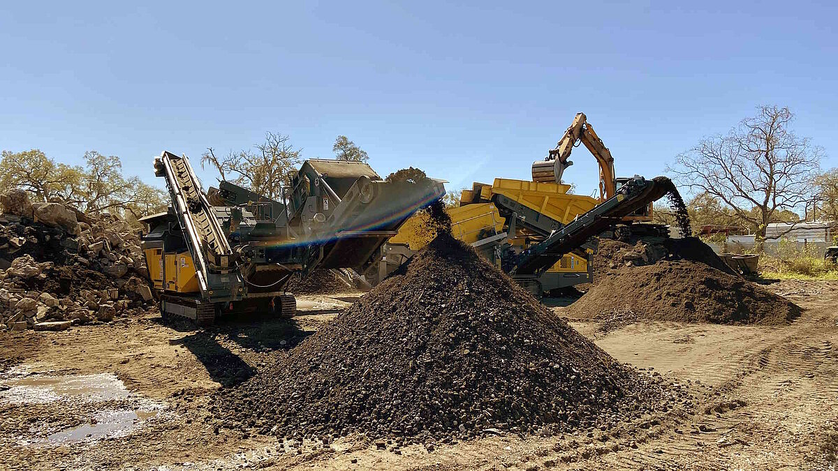 mobile concrete crushing a RM 70GO! compact crusher and screening plant