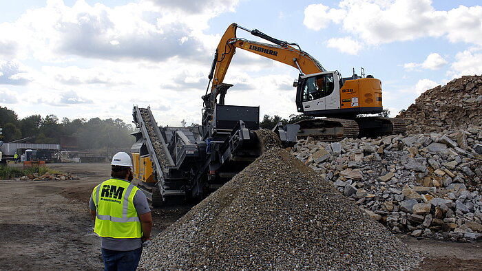 Operator in front of a crushing operation