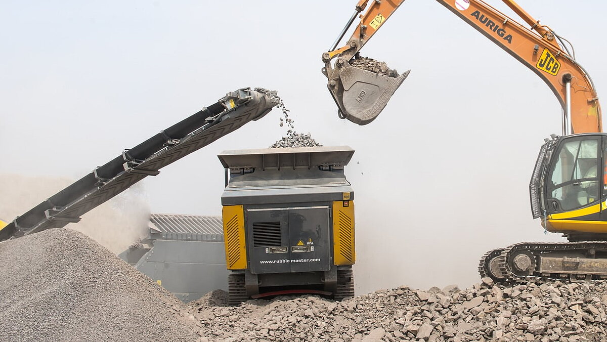 Tracked impact crusherRM 100GO! raupenmobiler Prallbrecher im geschlossenen Kreislauf mit einer mobilen Siebanlage