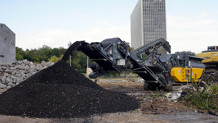 Onsite crushing in Newark, NJ at a demolition job-site