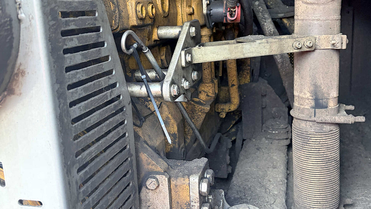 Dirty engine compartment with dust build-up