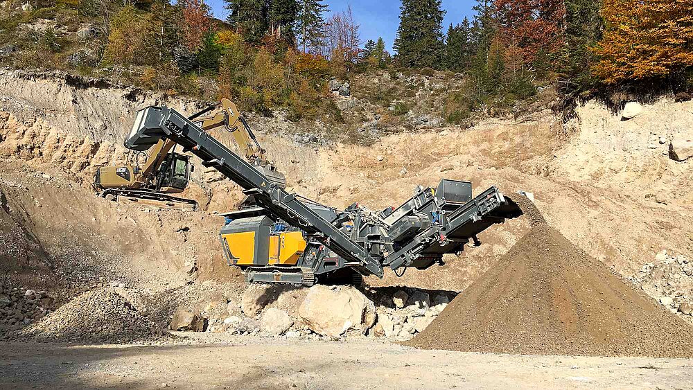 RM 90GO! Crushing Limestone