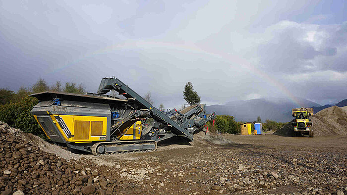 RM 100GO! crushes river gravel