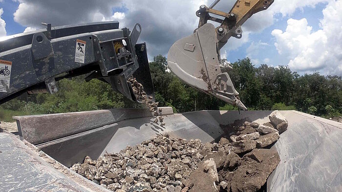 RM 100GO! Vibrating Feed Hopper