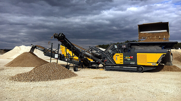 The Most Compact Gravel Processing Plant with 3 Screen Decks