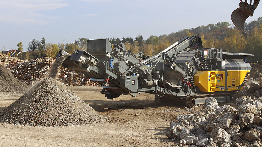 Compact crusher producing a roadbase material