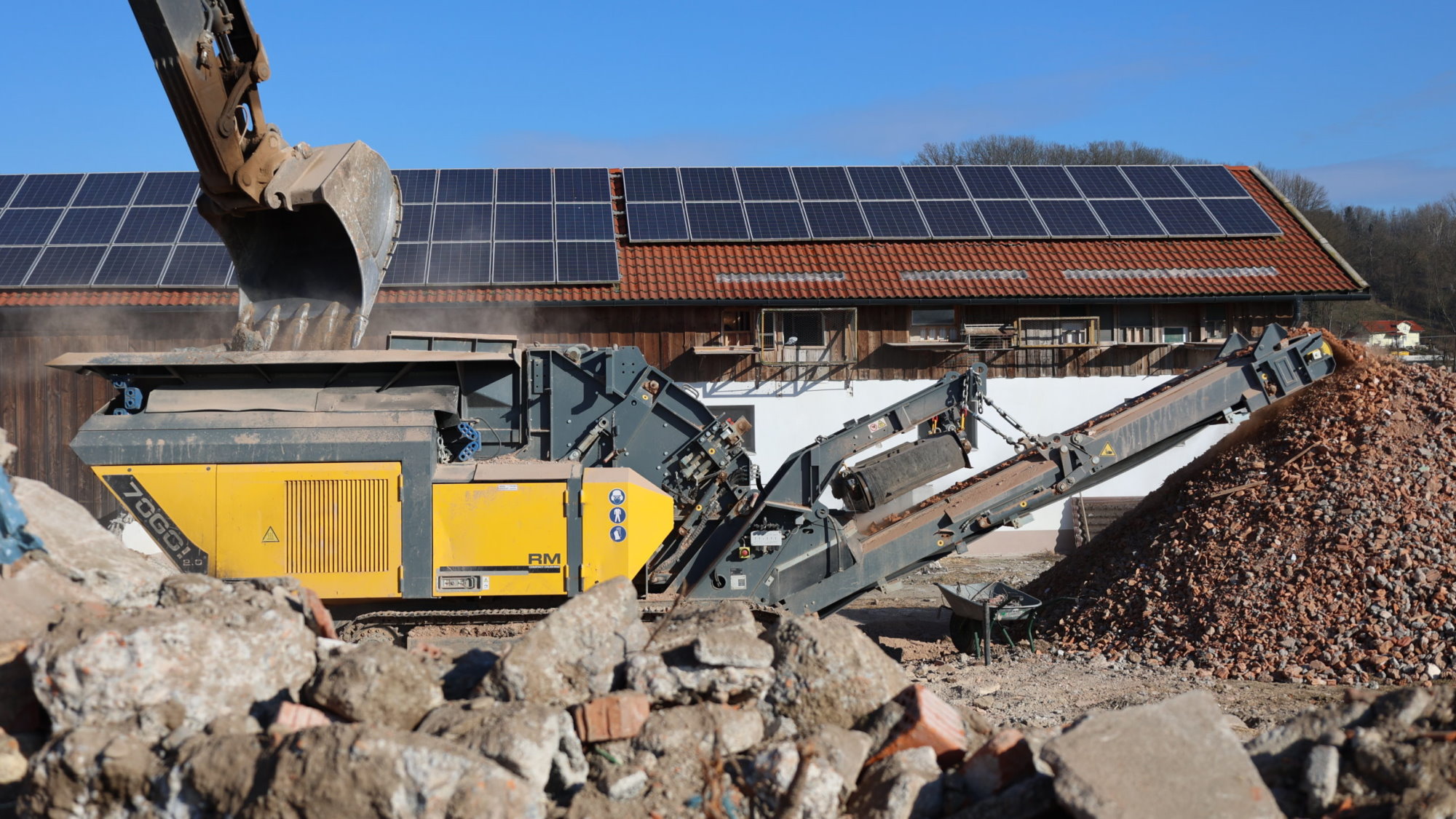 Recycling demolition material from old barns and silos