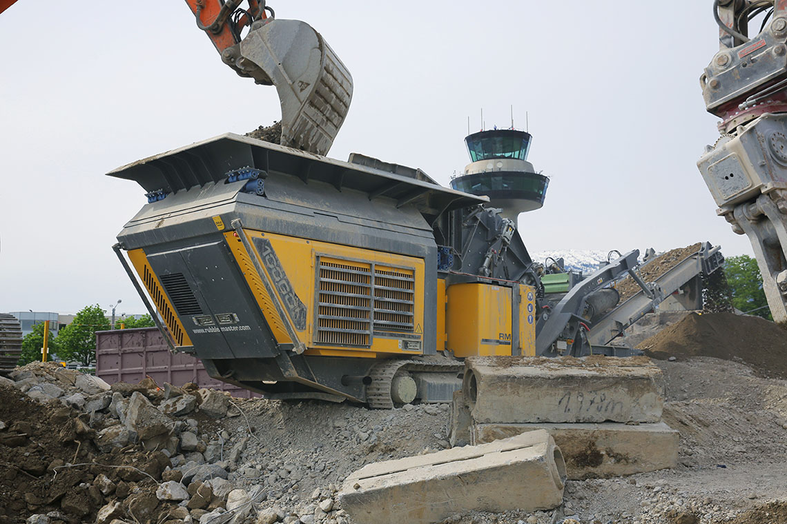 The Environmental Impact of Crusher Machines: Evaluating Sustainability and Responsible Manufacturing Practices 2